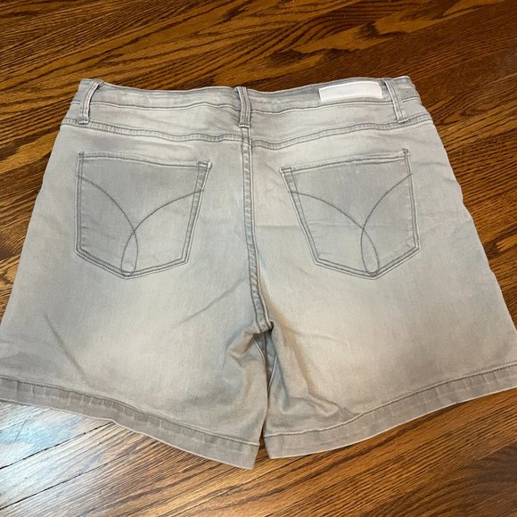 BUNDLE 3/$40 - Calvin Klein Jeans - Grey High Rise Shorts [Women's Size 28] - Picture 3 of 4